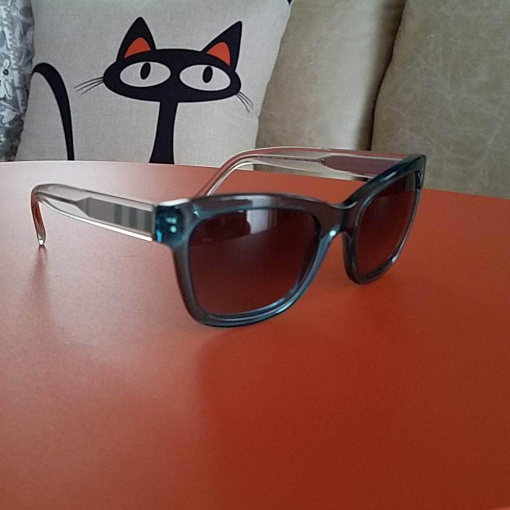 Burberry Sunglass Model 4209 - Picture 8 of 8